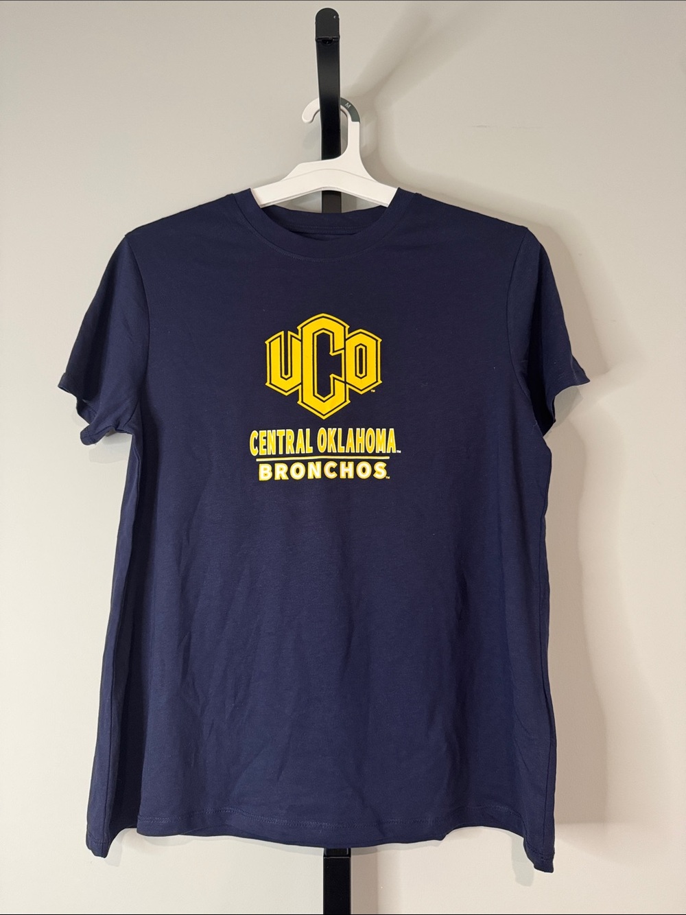 Rivalry Threads Women’s Navy Central Oklahoma Bronchos Tee M or L New NWT
